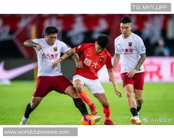 恒大与上港激战正酣精彩瞬间回顾及比赛照片分享